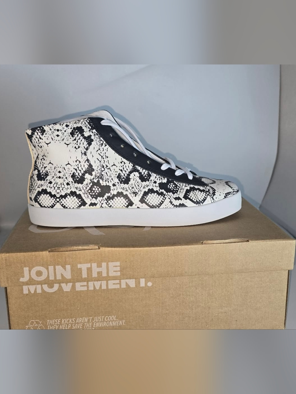 OTBT HOLOGRAM High Top Sneakers - Black - US 7 - Picture 3 of 9